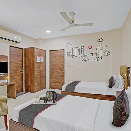 Hotel O The Kia Residency Hotel And Banquet Ahmedabad Esterno foto