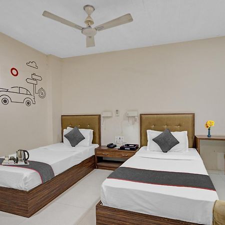 Hotel O The Kia Residency Hotel And Banquet Ahmedabad Esterno foto