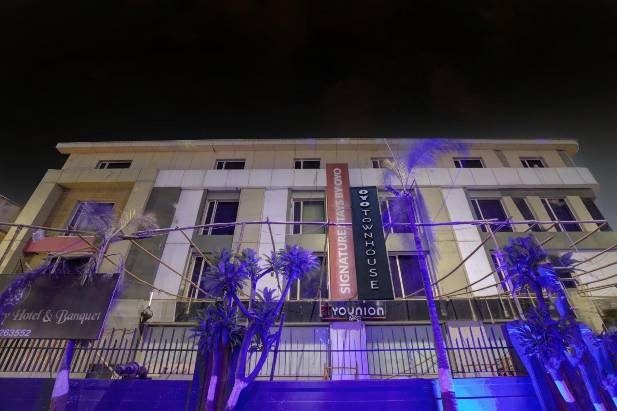 Hotel O The Kia Residency Hotel And Banquet Ahmedabad Esterno foto